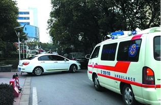 救护车长途救援800公里收费2.8万引争议，费用明细成谜